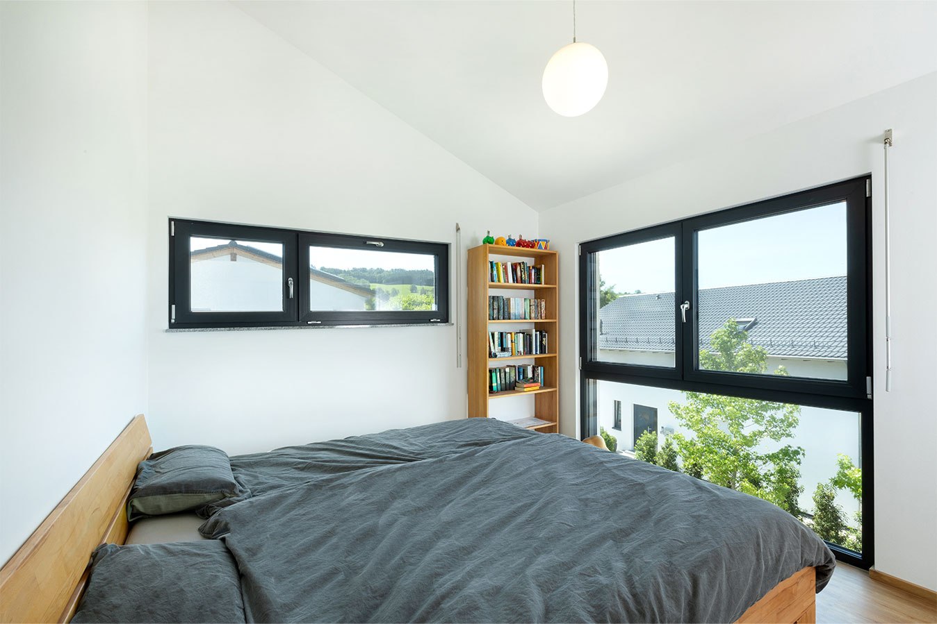 Elternschlafzimmer-mit-direktem-Zugang-zu-Ankleide-und-Badezimmer