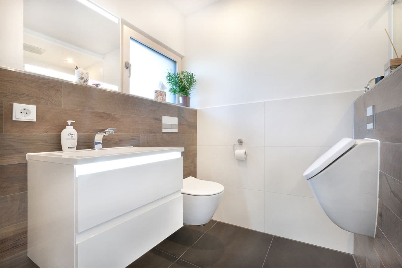 Moderne-Gäste-Toilette