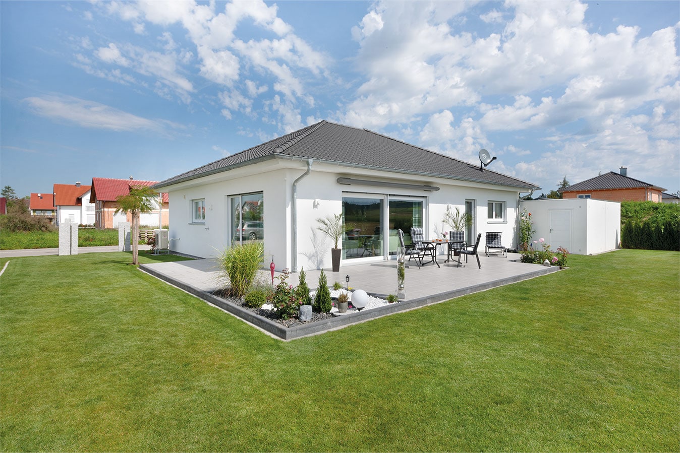 bungalow-mit-walmdach-und-sonnenterrasse