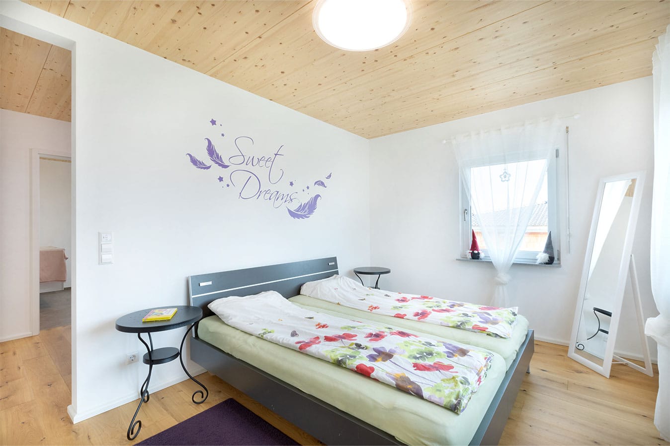 elternschlafzimmer-mit-angrenzendem-Ankleidezimmer