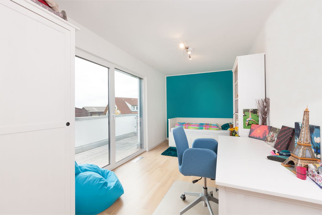 jugendzimmer-mit-zugang-zur-dachterrasse