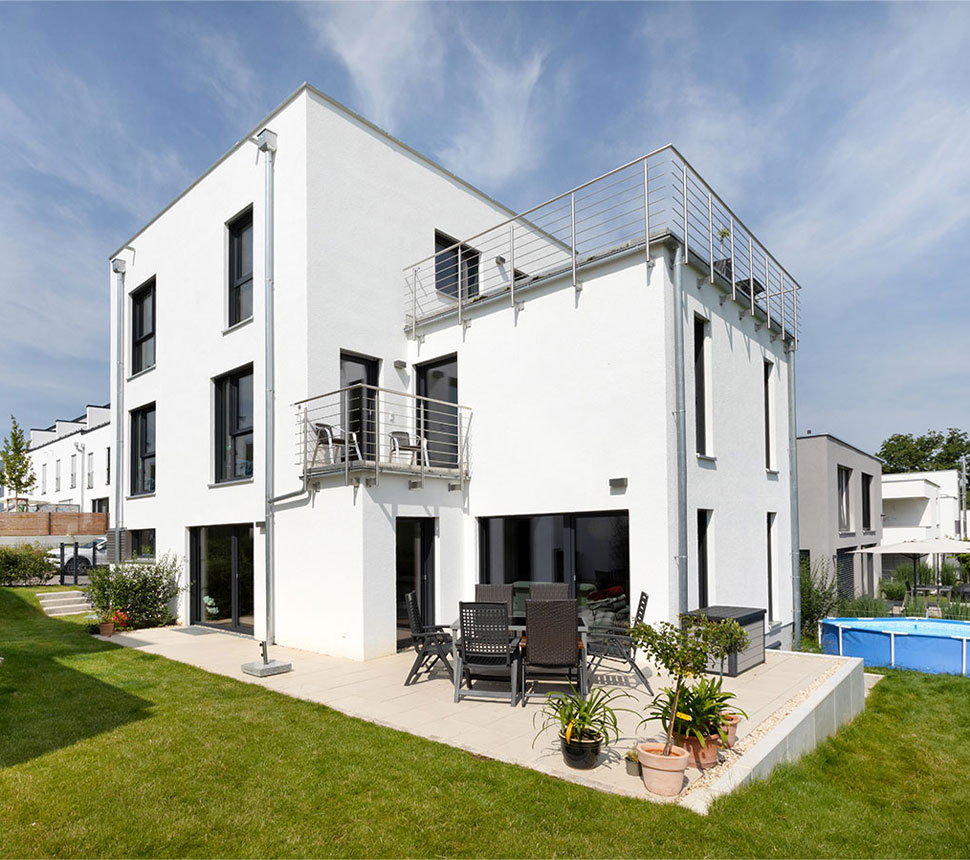 stadthaus-mit-dachterrasse-und-balkon-statement
