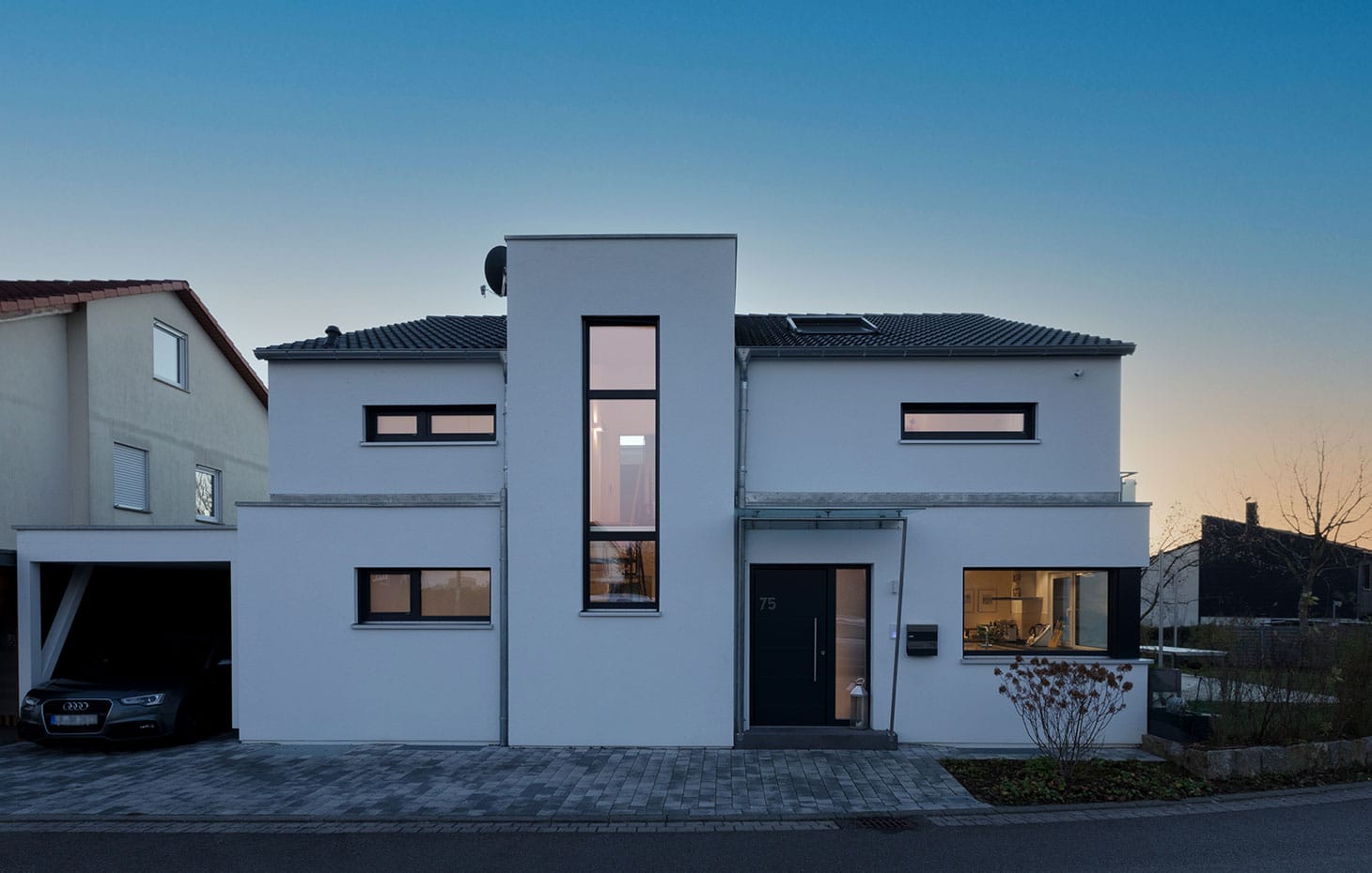 einfamilienhaus-mit-loggia-mit-garage-und-stellplatz