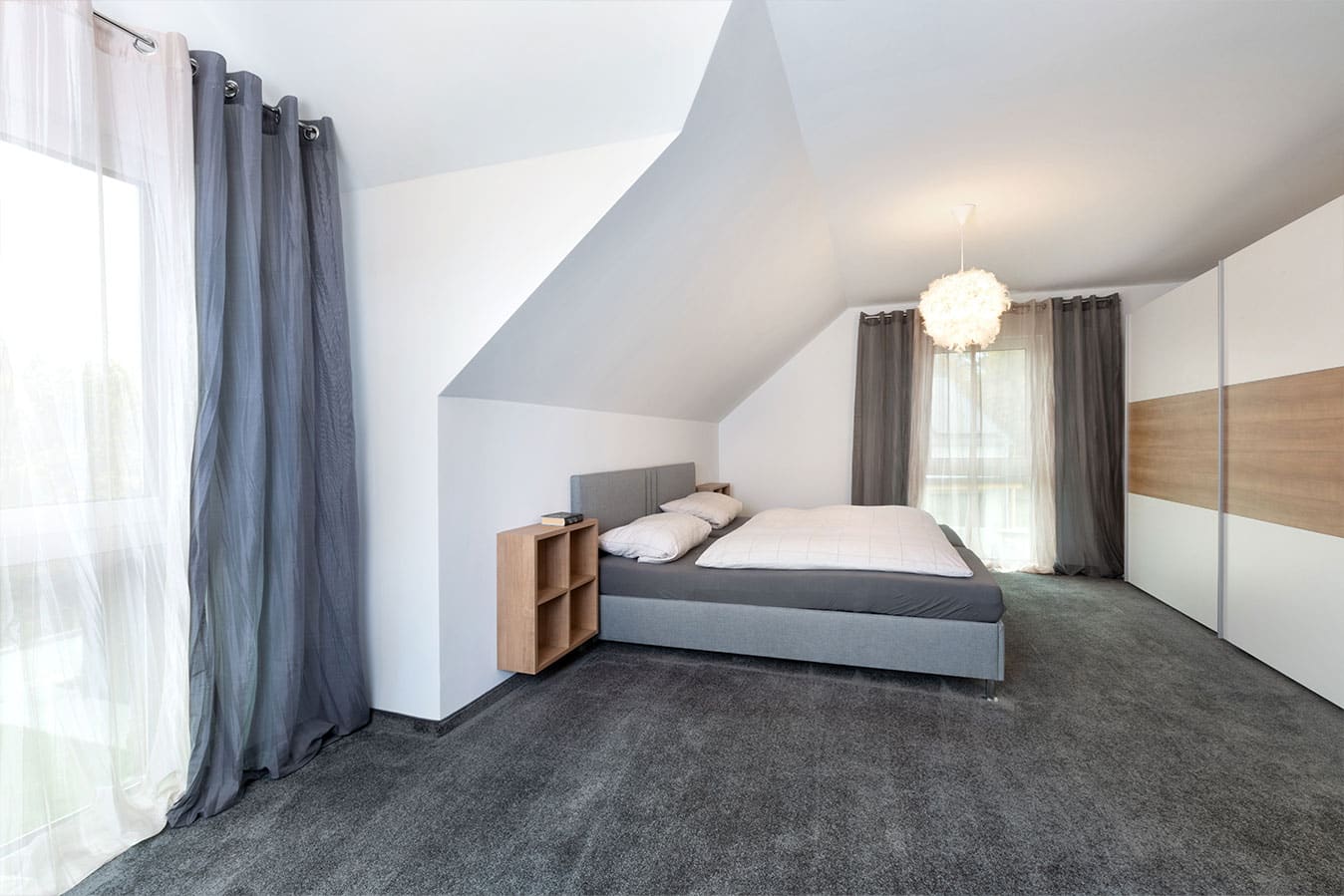 Einfamilienhaus-mit-doppelgarage-elternschlafzimmer-mit-teppichboden