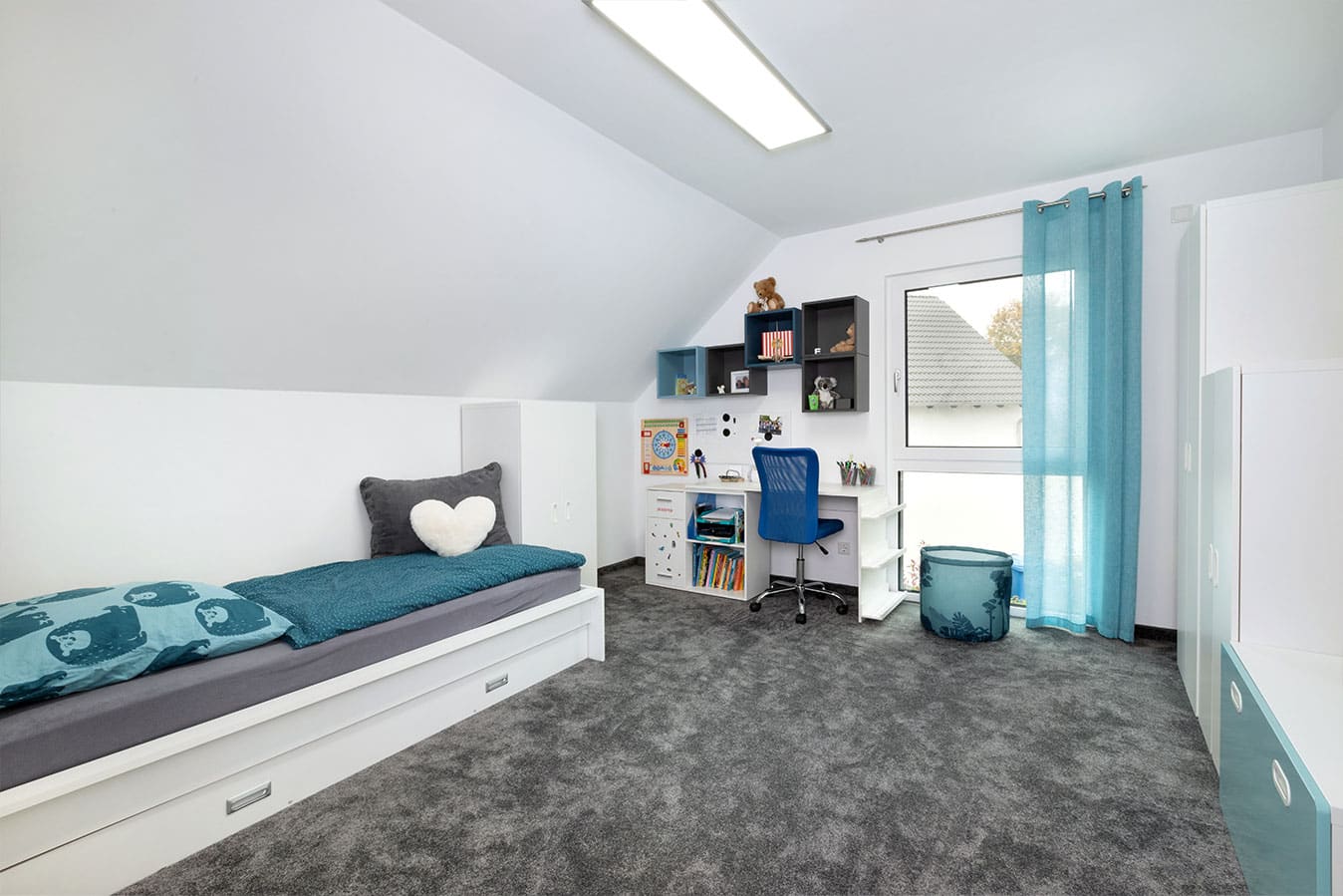 Einfamilienhaus-mit-doppelgarage-jugendzimmer-mit-teppichboden