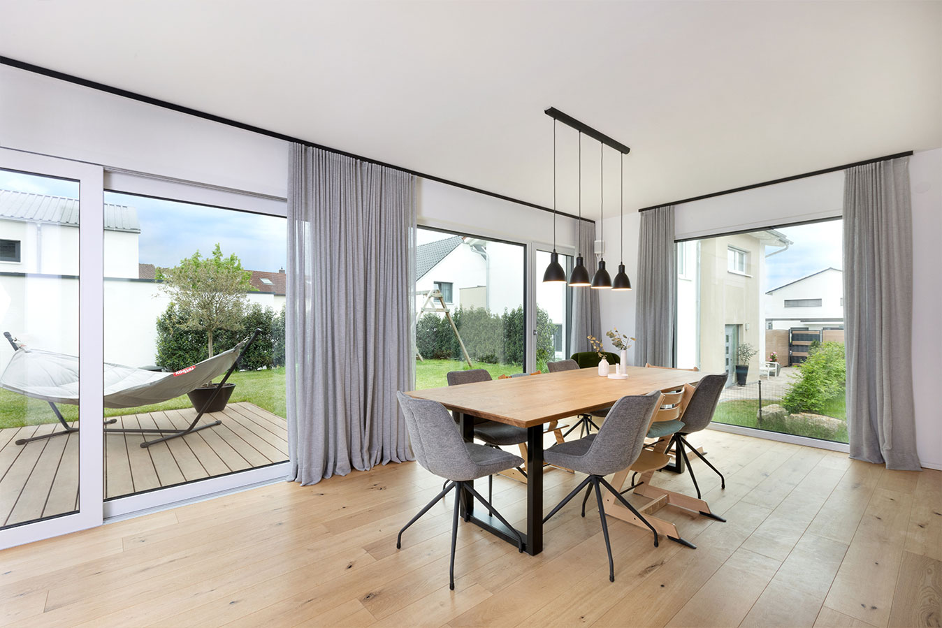 U304-Einfamilienhaus-esszimmer-esstisch-bodentiefe-fenster